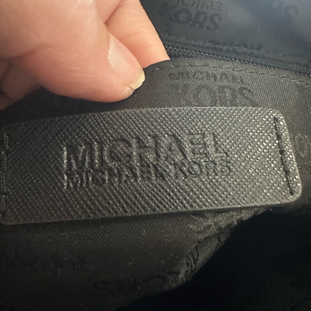 Michael Kors Large Voyager Tote - Picture 8 of 9